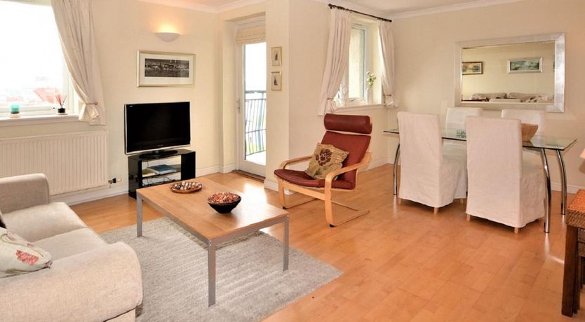 Photo of Apartment in Edinburgh and Lothians