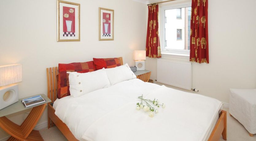Photo of 2 Bed in Edinburgh
