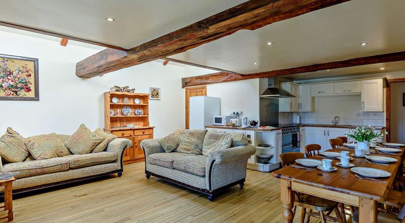 Photo of 5 Bed in Preston