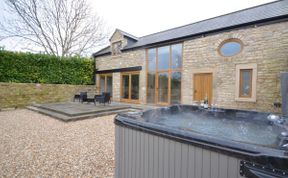 Photo of in Farmborough (47045)