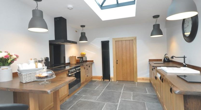 Photo of 2 Bed in Farmborough