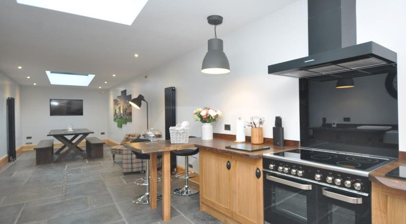 Photo of 2 Bed in Farmborough