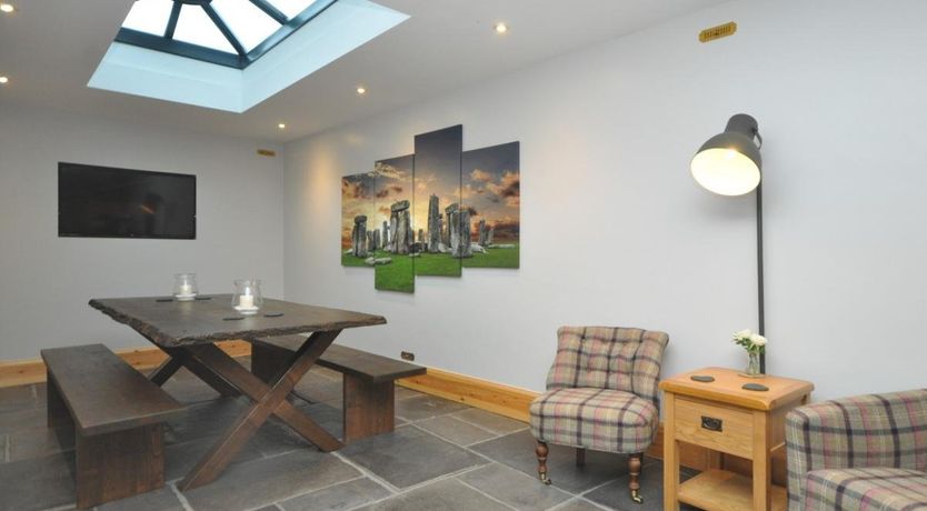 Photo of 2 Bed in Farmborough