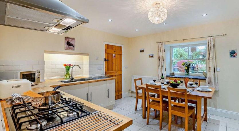 Photo of 3 Bed in Bamford