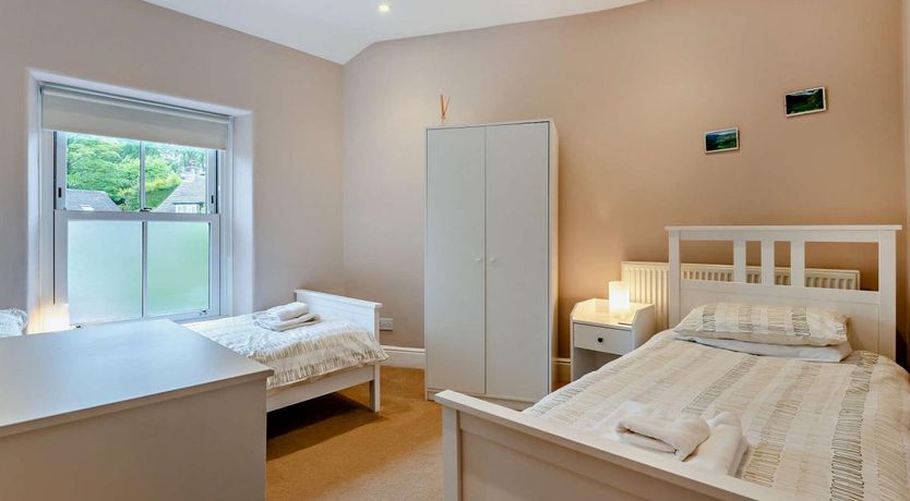 Photo of 3 Bed in Bamford