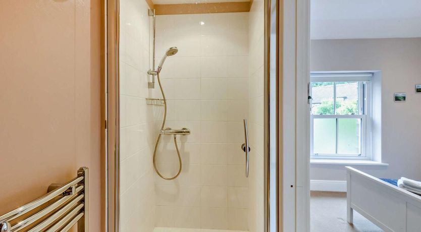 Photo of 3 Bed in Bamford