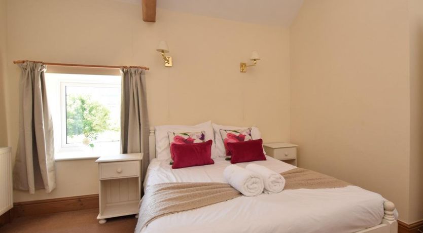 Photo of 3 Bed in Ashford in the Water