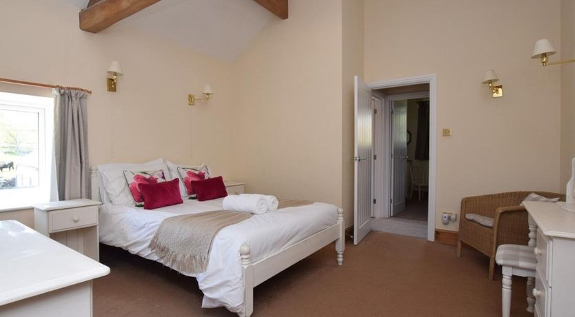 Photo of 3 Bed in Ashford in the Water