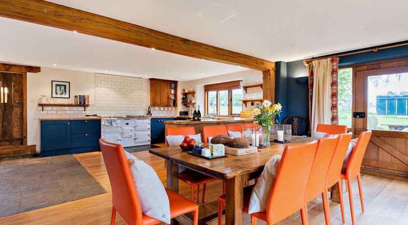 Photo of 5 Bed in Llanigon