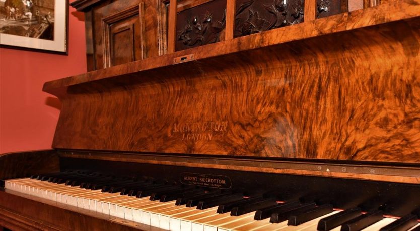 Photo of 4 Bed in Whaley Bridge