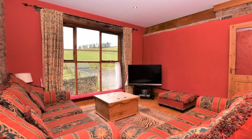 Photo of 4 Bed in Whaley Bridge