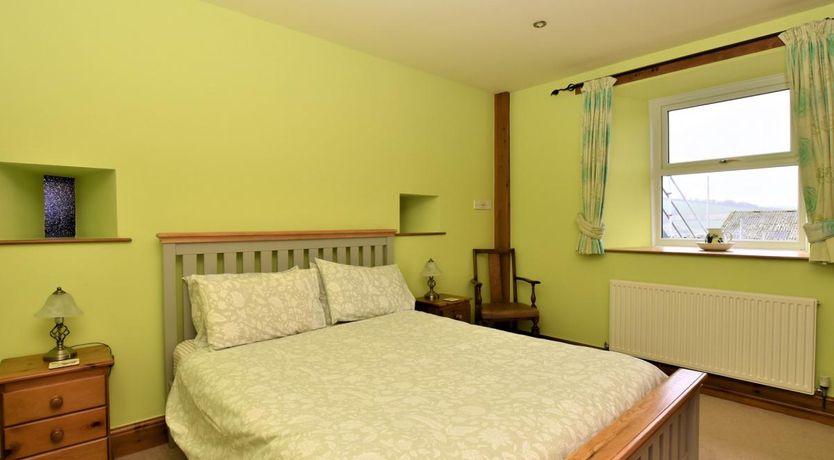 Photo of 4 Bed in Whaley Bridge