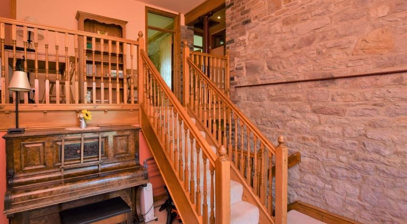 Photo of 4 Bed in Whaley Bridge