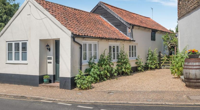 Photo of in Cawston (37016)