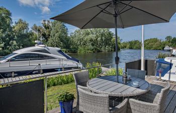 1 Bed in Brundall Holiday Cottage