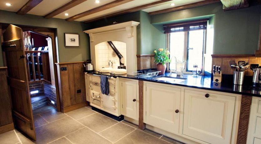 Photo of 5 Bed in Hay-on-Wye