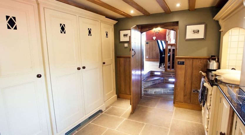 Photo of 5 Bed in Hay-on-Wye