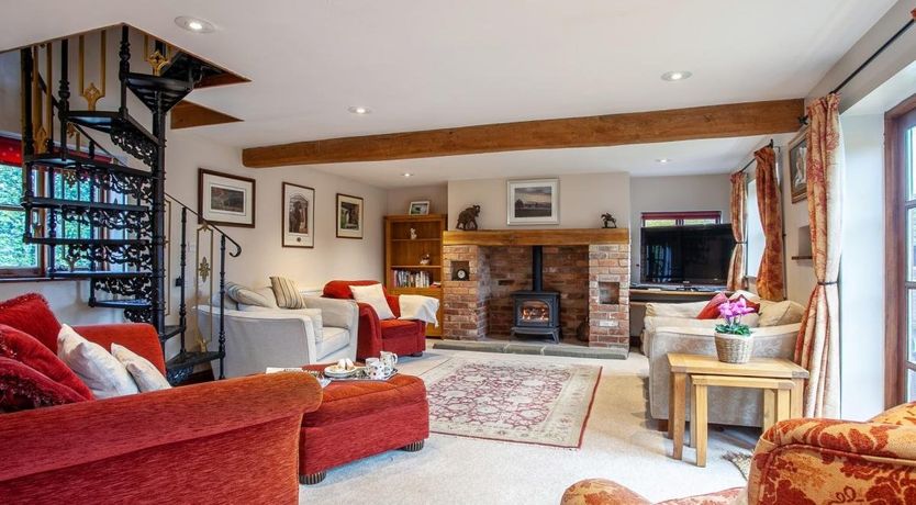 Photo of 4 Bed in Tirley