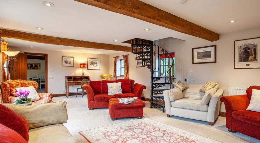 Photo of 4 Bed in Tirley