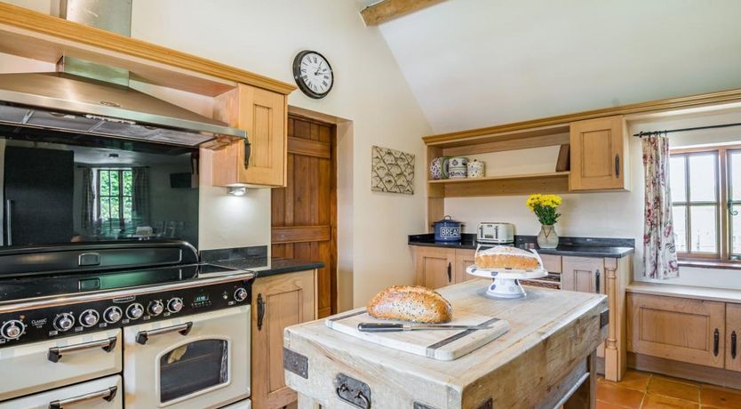 Photo of 4 Bed in Tirley