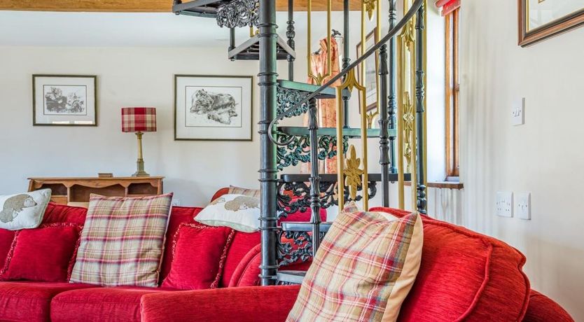 Photo of 4 Bed in Tirley