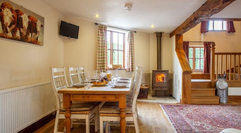 Photo of 4 Bed in Tirley