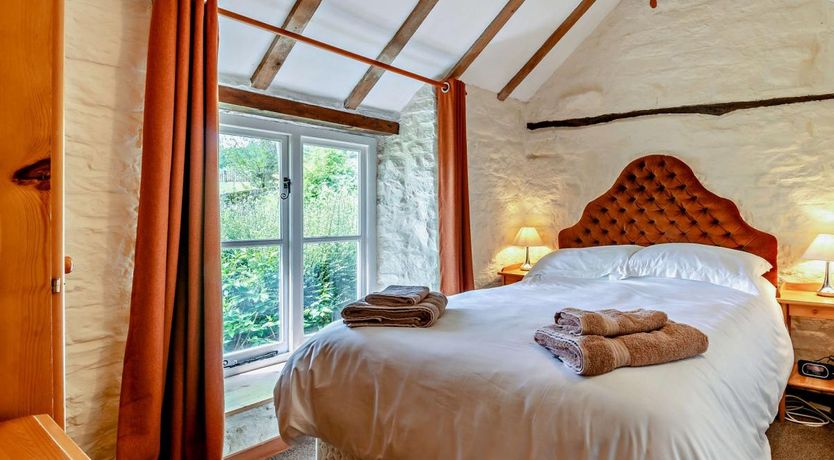 Photo of 1 Bed in Bradfield Dale