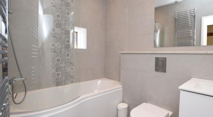 Photo of 2 Bed in Ashford in the Water