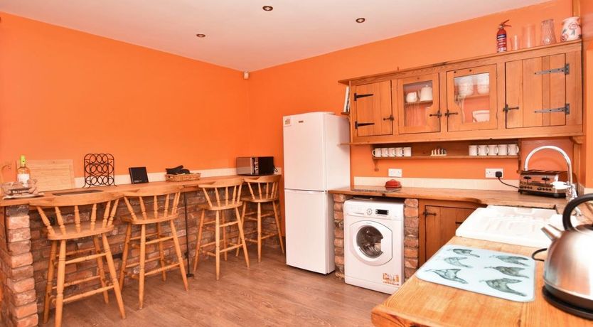 Photo of 4 Bed in Whaley Bridge