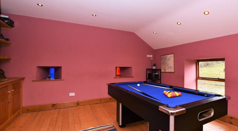 Photo of 4 Bed in Whaley Bridge