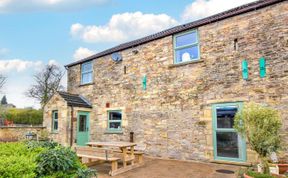 Photo of 4 Bed in Whaley Bridge