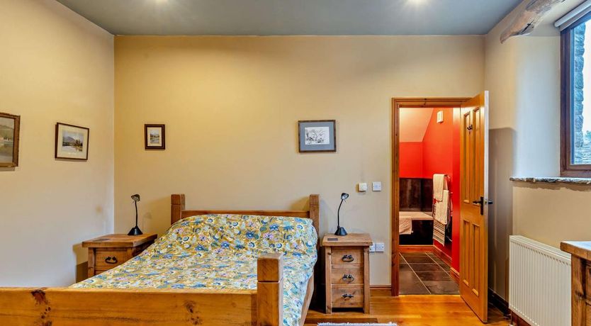 Photo of 1 Bed in Combs