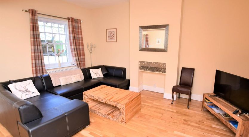 Photo of 4 Bed in Sheffield
