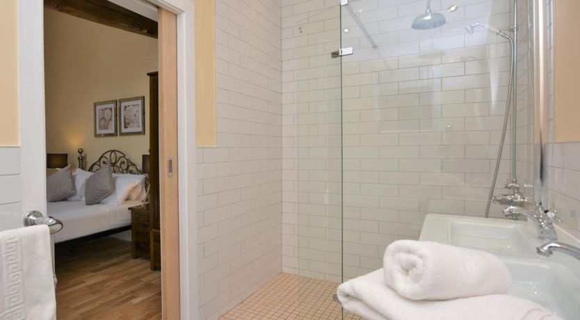 Photo of 4 Bed in Wortley