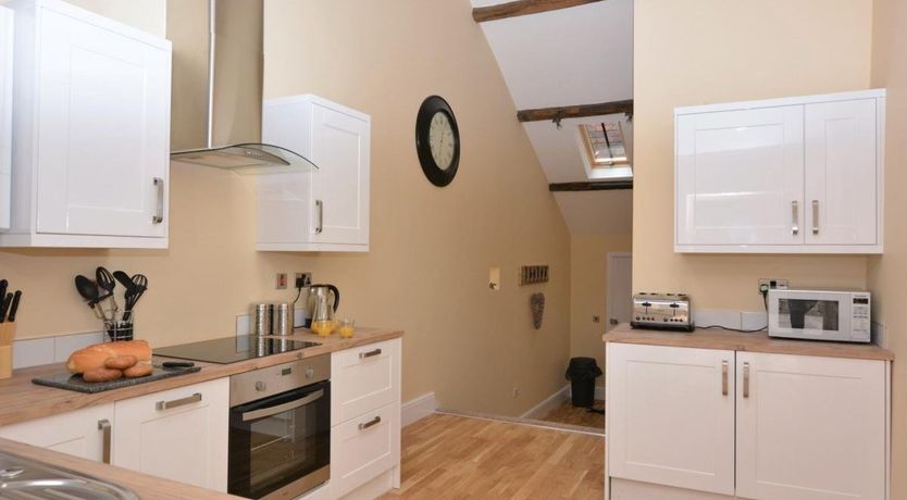 Photo of 4 Bed in Wortley