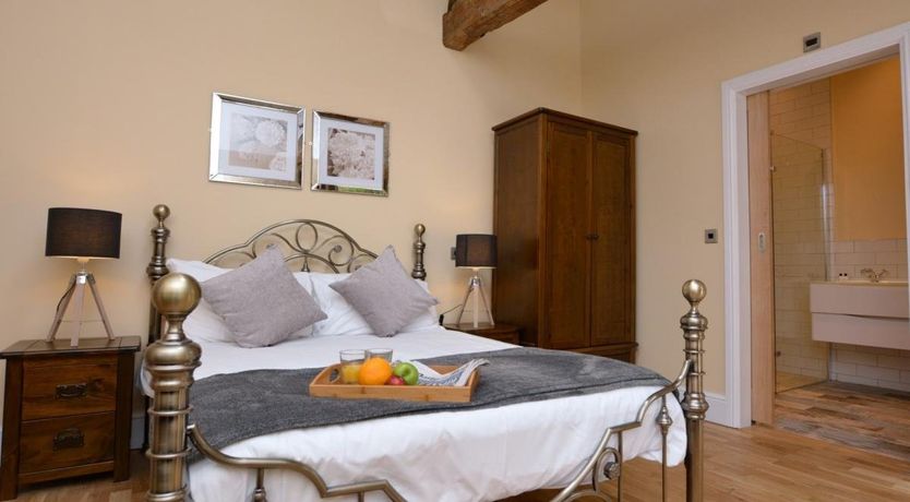 Photo of 4 Bed in Wortley