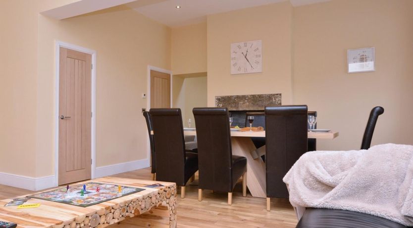Photo of 4 Bed in Sheffield