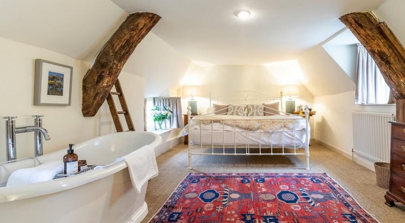 Photo of 3 Bed in Combe Hay