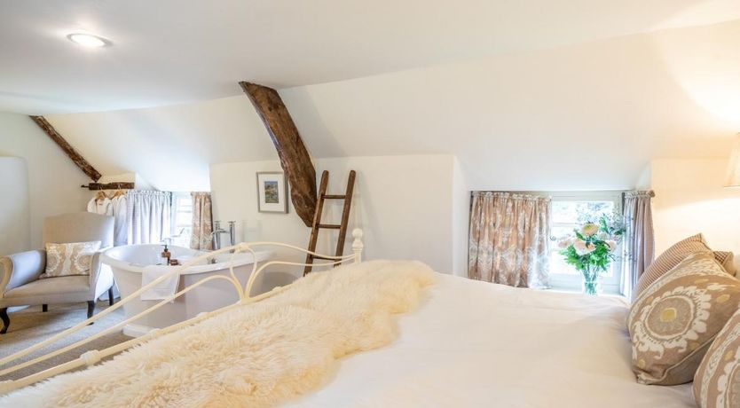 Photo of 3 Bed in Combe Hay