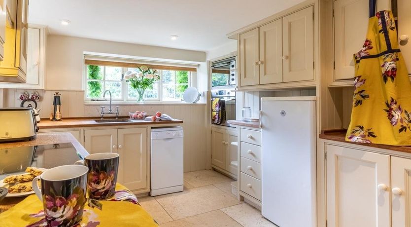 Photo of 3 Bed in Combe Hay