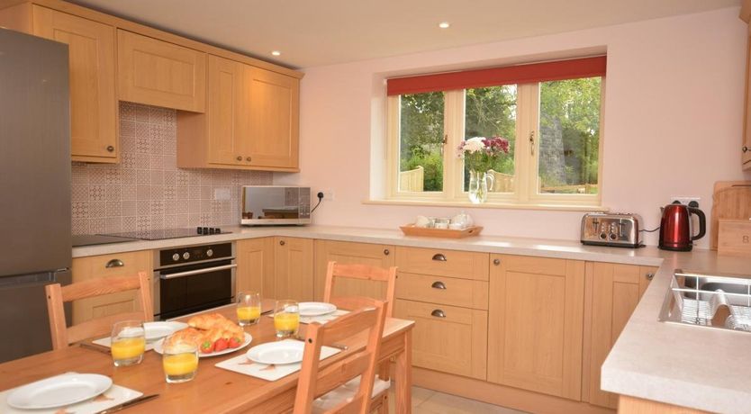 Photo of 2 Bed in Winford