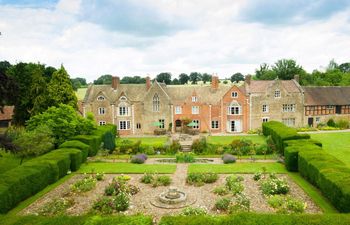 9 Bed in Hereford Holiday Cottage