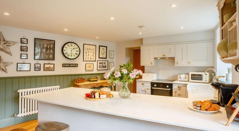 Photo of 4 Bed in Holmbridge