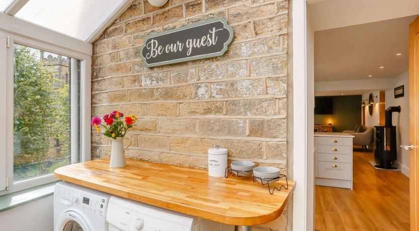 Photo of 4 Bed in Holmbridge