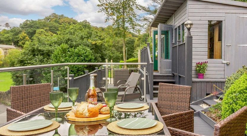 Photo of 4 Bed in Holmbridge