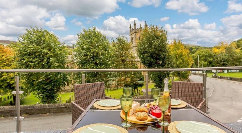 Photo of 4 Bed in Holmbridge