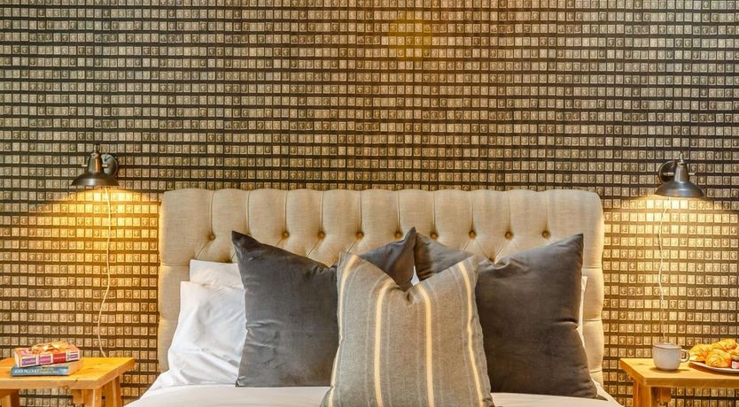 Photo of 4 Bed in Holmbridge