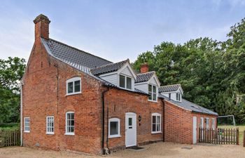 5 Bed in Hoveton Holiday Cottage
