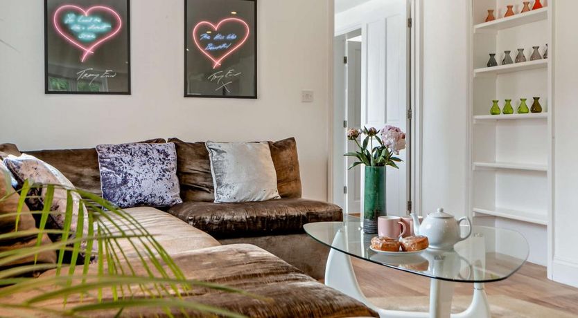 Photo of 5 Bed in Hoveton