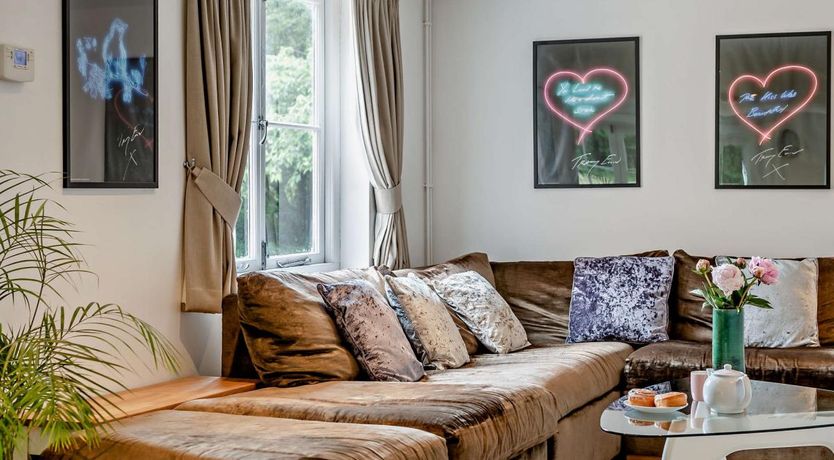 Photo of 5 Bed in Hoveton